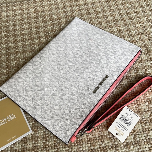 Michael Kors Jet Set Travel XL Zip Clutch Wristlet - Picture 10 of 16